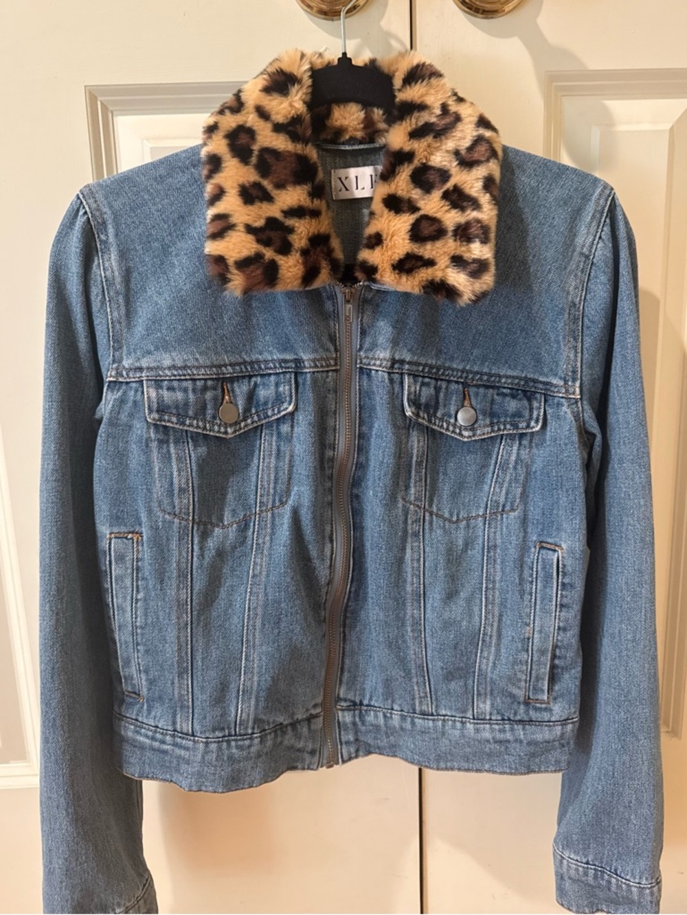 Nwt Nordstrom denim jacket with leopard detachable furry collar 4 pockets